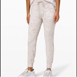 Lulu joggers white velvet